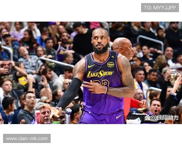 詹姆斯赛场表现稳健，持续引领球队前行