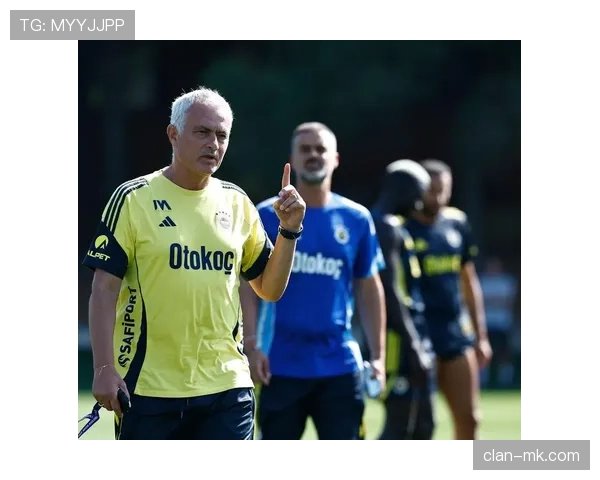 穆里尼奥战术转型引热议：从防守反击迈向全攻全守新阶段